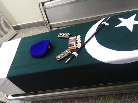 مختصر سا قیام ہے اور بس
ہم یادیں چھوڑ کر چلے جائیں گے 
🙂🤐🤐