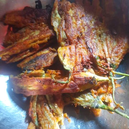 گرلز کا امتحان ہے چلو شاباش بتاؤ یہ کون سی سبزی ہے