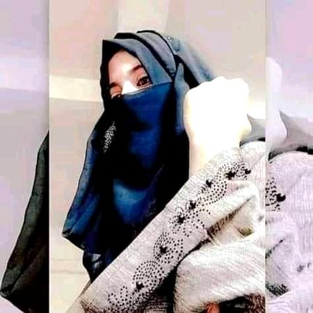 محبت ہو بھی جاے تو
میرا یہ بخت ایسا ہے 
جہاں پر ھاتھ رکھ دوں میں 
وہاں پر درد بڑھ جاے...
محبت سرد پڑ جاے🔥 Mahii 💔
