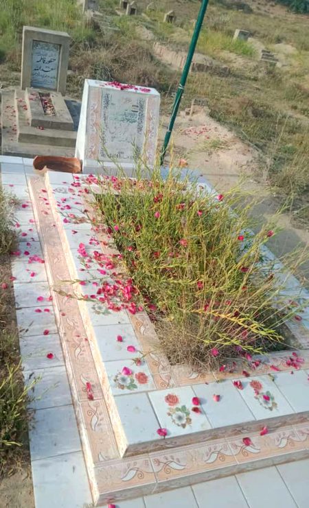 Jis nay pucha hum sy bichry yar kesy usi ko seeny sy laga kr ro pri😭
Jawan  bhai ki mout behnon ka dill chalni kr deti hay koi b khushi usy khushi nahi lagti...
4years 11 months 9 days Ago Aik qayamat guzari thi hum tub aik behan bhai k sath dafan ho gae thi..misss u so much bhai jani