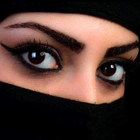 صرف آنکھوں کو دیکھ کر کرلی تم سے #مُـــحـــبّـــت
چھوڑ دیا اپنے مقدر کو تیرے نقاب کے پیچھے.....!!!