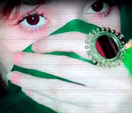 اداسی آنکھوں سے باہر آنے لگی ہے میں اپنے اندر کا دھیان کیوں نہیں رکھتی؟
🔥