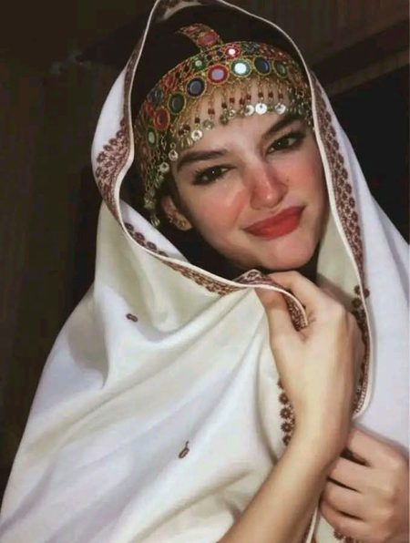 ... apni khubsurti ka raz btao ?Mera tw razhay( BS ZRA SA LUX)😹