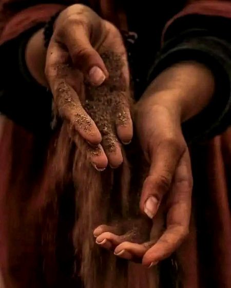 بس تعلق کا انتقال ہوا..
زندہ دونوں طرف محبت ھے💔Unzii🥀