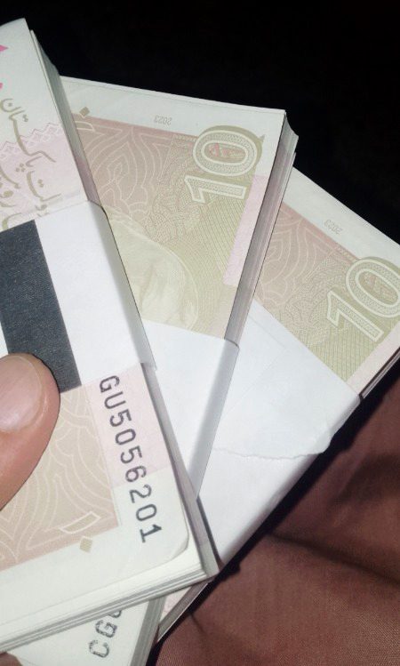 Bachon ki eidi a gai
Jis bhi bachy ko eidi chaiye ho a jana eid waly din