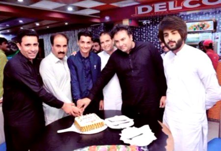 #پرکشش_انداز_ہے_اپنا_صاحب.. و
#سادگی_میں_بھی_بادشاہ لگتے ہے ہم... ؟