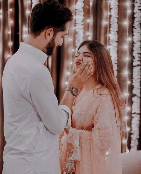 تمہیں کبھی پورا لکھوں،  کبھی ادھورا لکھوں🥀 
میں راتوں میں بیٹھ کر تمہیں سویرا لکھوں.
میں جب بھی لکھوں۔ بس اتنا لکھوں
مُجھے ، تیرا ، اور تُجھے میرا لکھوں🔥 Mahii 💔
