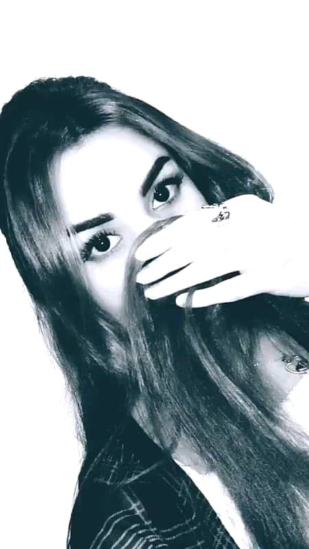 آنکھوں میں تیرے عشق کی مدھوشیاں لے کر
ہم تجھ کو سوچتے ہیں بڑی بے خودی کے ساتھ🔥