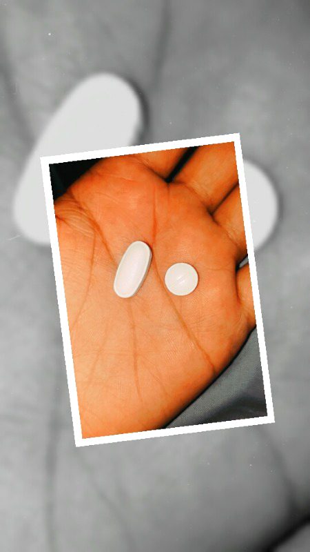 تم تو کہتے تھے ہم لازمی ہیں صنم
خواب والی ہر اک رات کے واسطے 
منتیں منتیں کیا نہ کرتے تھے تم
ہم سے اک ملاقات کے واسطے
یہ کہانی مگر   تب کی ہے  جب
 ہم ہوئے تم کو  حاصل نہیں تھے
آج تم کو پتہ یہ چلا ہے کہ ہم  محبت  کے
قابل  نہیں تھے