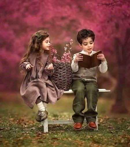 ﺟﺬﺑﺎﺕ ﺍﮨﻢ ﮨﯿﮟ ﻧﮧ، ﺧﯿﺎﻻﺕ ﺍﮨﻢ
ﻣﯿﺮﮮ ﻟﺌﮯ ﺍﺱ ﺷﺨﺺ ﮐﮯ ﺍﻟﻔﺎﻅ ﺍﮨﻢ ﮨﯿﮟ
ﮈﺍﻧﭩﮯ ﻣﺠﮭﮯ،ﻟﮍﮮ ﯾﺎ ﮐﮩﮯ ﺑﺎﺕ ﮐﻮﺋﯽ ﺗﻠﺦ
ﻣﯿﺮﮮ ﻟﺌﮯ ﺍﺱ ﺷﺨﺺ ﮐﯽ ﮨﺮ ﺑﺎﺕ ﺍﮨﻢ ﮨﮯ