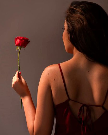 خیالِ یار ، ترے سلسلے نشوں کی رُتیں 
جمالِ یار ، تری جھلکیاں گلاب کے پھول💔Unzii🥀