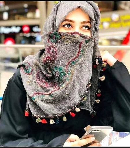 *غمِ دَوراں کا ہو مارا تو شِفامُمکن   ھے*
*کِس کو آۓ گا سمجھ آپ کے بیمار کا غم*