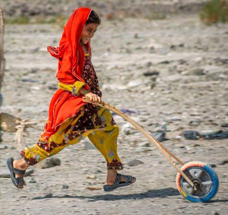 "قسمت اس گھر میں آتی ہے جہاں بیٹیاں  اکثر ہنستی ہیں۔" ❤️