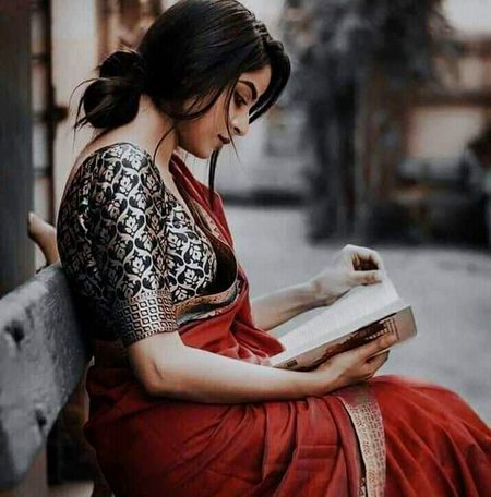 *صدموں سے لوگ مر نہیں جاتے* 
*تمہارے سامنے ہے مثال میری🔥 Mahii 💔