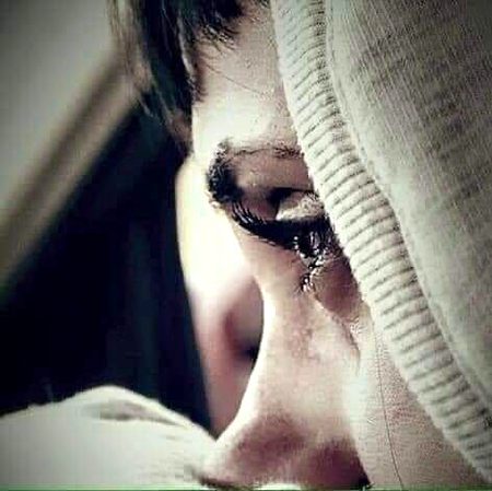 سانبھن اوکھے ہو جاندے نیں
دُکھ جد بوھتے ہو جاندے نیں
دولت  عیب  لُکا  لیندی  اے
لوک فرشتے ہو جاندے نیں
اک مسئلہ جے حل نہ کریے
سو سو مسئلے ہو جاندے نیں
کَلیاں ٹُرنا پے جاوے تے 
رستے لَمّے ہو جاندے نیں
ویلا چال جے بدلے کیفی
تخت وی تختے ہو جاندے نیں🔥 Mahii 💔