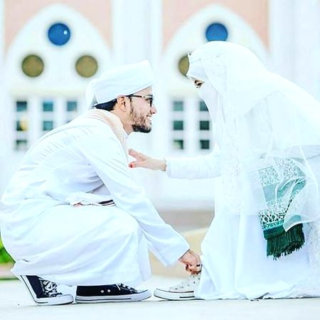 لمبی باتوں سے مجھے کوئی مطلب نہیں
مجھے تو ان کا جی کہنا بھی کمال لگتا ہے