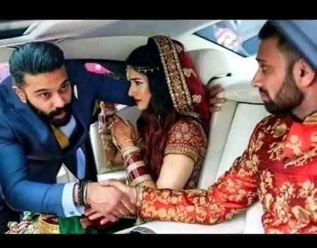 میں بھی دیکھوں گا آسمان سے اترہ وہ فرشتہ 
وقت ملا تو تیرے شوہر سے ملاقات کروں گا 🔥