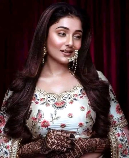 دل بھی آباد ہے اک شہرِ خاموشاں کیطرح..
ہر طرف لوگ ہیں.مگر عالمِ تنہائی ہے💔Unzii🥀