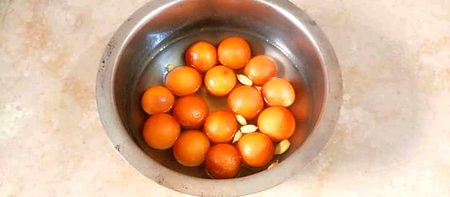 Aj mn gulab jaman bna rhi hu 
Ab neyat gandi kr k mujy galiya nhi dyna .ok 
Homemade gulab jamman.
Jugnu 💞