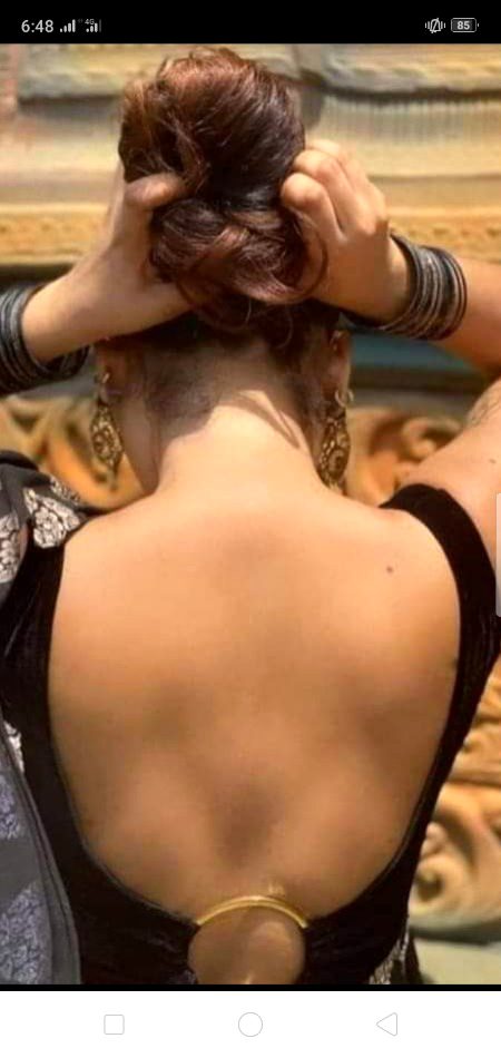 شوقِ سنگھار  بجا ہے تیرا لیکن.
میری تنخواہ تیرے صدقات میں اڑ جائیگی🔥 Mahii 💔