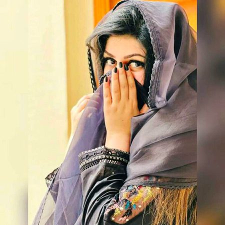 پھر ایک بار ملو
پہلی بار کی طرح.
پھر ایک بار تمہیں.
پہلی بار دیکھنا ہے🔥 Mahii 💔