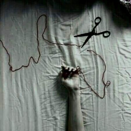 دُوسرا جان دے کے بھی مِلتا نہیں
عشق کی ڈور کا اک سِرا مُفت ھے