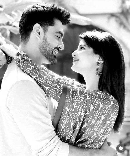 تمہاری تصویر کے لیے دنیا کا سب سے خوبصورت فریم میری آنکھیں ہیں ❤️