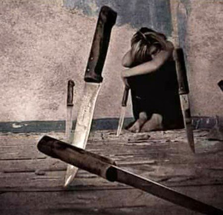 💔چیخوں، چلاؤں، مذاق بن جاؤں
اس سے بہتر ہے اندر ہی اندر روؤں آور مر جاؤں 💔