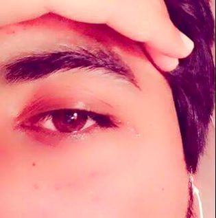 اہر رونقیں لگائے بیٹھے ہیں
꧁𝐶ℎ𝑎𝑎𝑛𝑑꧂
اندر سے قبرستان ہیں ہم😭🙏💔