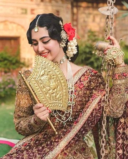 میں چپ رہا کہ وضاحت سے بات بڑھ جاتی.. 
ہزار شیوۂ حسن بیاں کے ہوتے ہوئے💔Unzii🥀
