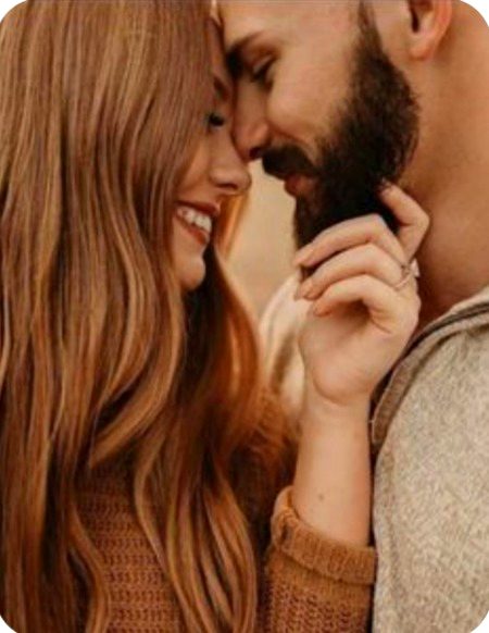 ایک دن اس نے یوں ہی ہنستے ہوئے مجھ سے پوچھا میں کہاں ہوں؟ 🙂 میں نے کہا: میرے
دل میں ،، میری دھڑکن میں ،، میری روح میں ،،😚 میری سانس میں ،، میرے دن میں ،، میری 😚رات میں میری ذات میں،، میرے جذبات میں.🖤🥀 یہ سن کر وہ خاموش ہو گیا پھر اس نے پوچھا اور میں کہاں نہیں ہوں؟🙂 یہ سن کر میری آنکھوں میں آنسو آگئے اور میں نے کہاں: میری قسمت میں ،