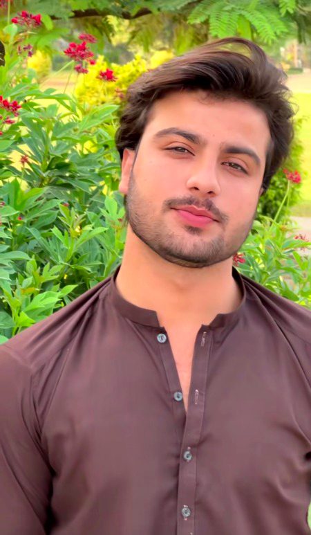 زندگی میں بس دلوں کو جتینے کا مقصد رکھنا ❤⚘
ورنہ دنیا جیت کر تو سکندر بھی خالی ہاتھ گیا