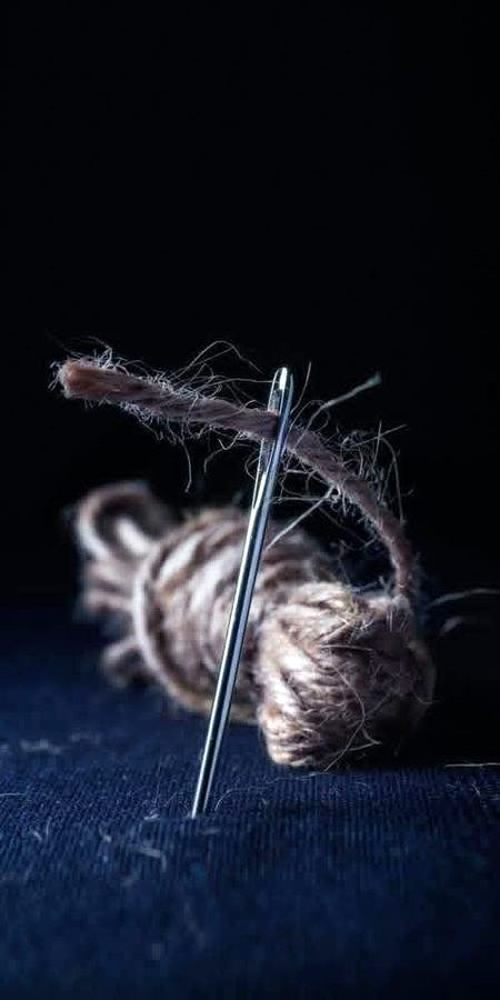 عافیت کی قیمت ہوتی ہے
اگر کوئی اپنے زخم سینا چاہتا ہے تو اُسے سوئی کی چُبھن برداشت کرنا پڑتی ہے