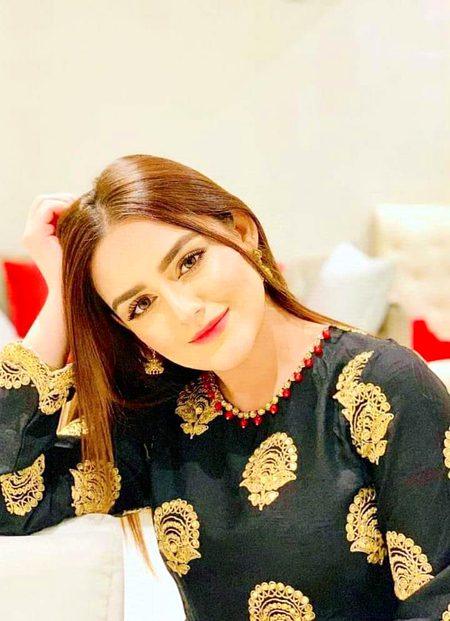 ہم نے ہر دکھ کو محبت کا تسلسل سمجھا
ہم کوئی تم تھے کہ دنیا سے شکایت کرتے
ہم نے سوکھی ہوئی شاخوں پہ لہو چھڑکا تھا
پھول اگر اب بھی نا کھلتے تو قیامت کرتے