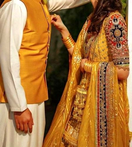 جو پردوں میں خود کو چھپائے ہوئے ہیں قیامت وہی تو اٹھائے ہوئے ہیں