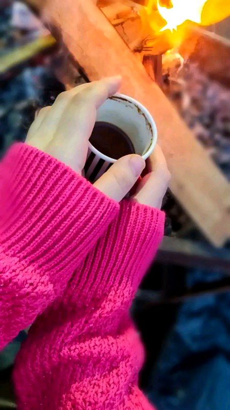 " مجھے چائے☕☕ بہت پسند ھے 
 میں چائے ☕ بہت پیتا ھوں 
 کیونکہ یہ☕ مشروبات کی 
 مرشد ھے ✳✅