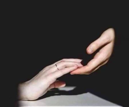 Naa chaho tabbb bhe mill he jatta hy 
   Noor 
Duniyaan mein dokha uroj prr haai