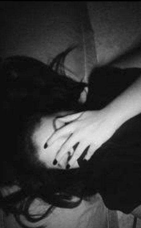 نہ نیند ہے آنکھوں میں نہ کوئی حسرت ۔۔
کتنے سادہ سے رہ گئے ہم تیرے بغیر ۔۔۔💔