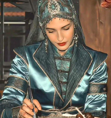 ہولوفیرا ( نیلوفر خاتون ) " Kurulus Orhan "