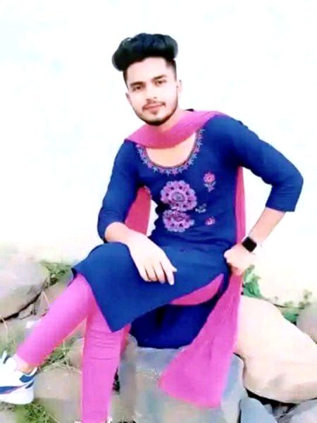 مرد تتلیوں کی طرح ہوتے ہیں، جن کو ہر پھول پسند آتا ہے 😼