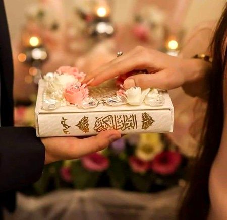 السلام علیکم 💕
صبح بخیر 🌿🥀
رب سے اُس کے فیصلوں کی تبدیلی کی دُعا نا مانگیں_
بلکہ دُعا مانگیں کہ وہ آپ کا دِل اپنے فیصلوں کے تابع کر دے 🔥 Mahii 💔