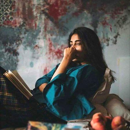 ﺳﺎﺭﯼ ﺑﺎﺗﯿﮟ ﮐﮩﮧ ﺩﯾﺘﮯ ﮨﻮ ﮐﺲ ﺁﺳﺎﻧﯽ ﺳﮯ
ﮐﯿﺎ ﺗﻢ ﻣﯿﺮﮮ ﭼُﭗ ﺭﮨﻨﮯ ﮐﺎ ﻣﻄﻠﺐ ﺟﺎﻧﺘﮯ ﮨﻮ ؟