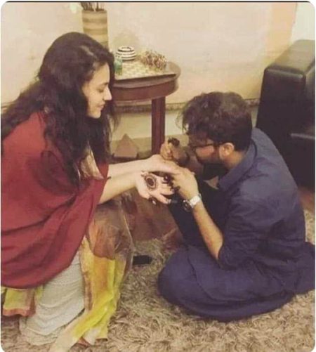 آؤ کہ ہم ایک دوسرے کی قدر کرنا سیکھ لیں۔۔🥀
کہیں ہم اچانک ہی ایک دوسرے سے محروم نہ ہو جائیں🔥 Mahii 💔
