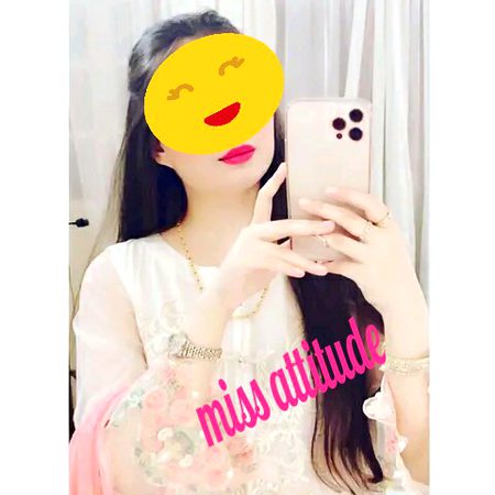 غموں سے بڑا گہرا تعلق ہے میرا 
جب بھی دیکھو گے مجھے غم سے نڈھال دیکھو گے
Khushi💔😢