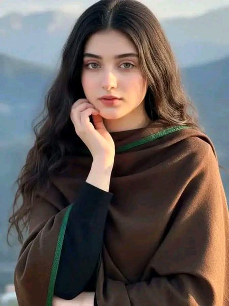 ❤️❤️🥰
اک پل کا احساس بن کر آتے ہو تم
دوسرے ہی پل خواب بن اڑ جاتے ہو
تم جانتے ہو کہ لگتا ہے ڈر تنہائی سے
پھر بھی بار بار تنہا چھوڑ جاتے ہو تم
اب تو اتنے تنہا ہو گئے ہیں
سایہ بھی پوچھ لیتا ہے تنہائی کا سبب
مل گئے تجھے وہ جن سے تجھے چاہت تھی ہمارا کیا ہے؟ 
ہم کل بھی تنہا تھے آج بھی تنہا ہیں
اتر کے دیکھ میری چاہت کی گہرائی میں 
سوچنا میرے بارے میں رات کی تنہائی میں 
اگر ہو جائے میری چاہت کا احساس تمہیں 
تو ملےگا میرا عکس تمہیں اپنی ہی پرچھائی میں
زندگی شاید اسی کا نام ہے
دوریاں مجبوریاں تنہائیاں
اصل تنہائی ان تمام مہربان لوگوں کے درمیان جینے کا نام ہے جو آپ کے ساتھ صرف دکھاوا کرتے ہیں
❤️🥰