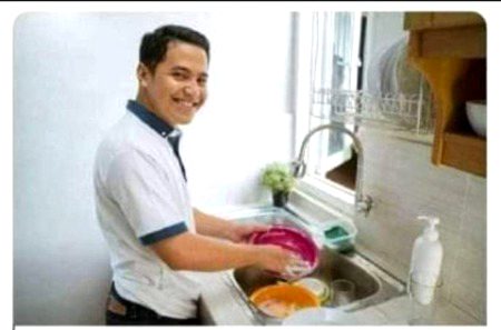 بہت سے نوجوان شادی سے ڈرتے ہیں کہ بیگم برتن دھلائے گی او پاگلو 10 منٹ لگتے ہیں برتن دھل جاتے ہیں