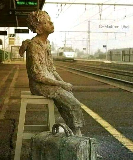 ﯾﮧ ﺟﻮ ﭘﺘﮭﺮ ﮨﮯ ﮐﺒﮭﯽ ﺍﻧﺴﺎﮞ ﮨﻮﺍ ﮐﺮﺗﺎ ﺗﮭﺎ
ﺍﺳﮯ ﮐﮩﺘﮯ ﮨﯿﮟ ﺍﻧﺘﻈﺎﺭ ﻣﯿﺎﮞ