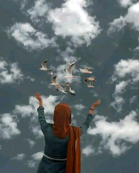 بہت بے ترتیب ہے یہ دنیا 
یہاں ہر دوسرے کو تیسرا چاہیے