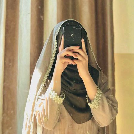 لوگوں کو دل سے اتارنا بھی سیکھیں ہر کسی کا بوجھ دل میں رکھ کر نہیں گھوما کرتے ..!🖤🦋