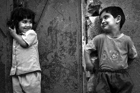 عجیب لڑکا ہے اپنی ضد پر اڑا رہے گا!
میں جب تلک ہاں نہیں کہوگی کھڑا رہے گا!
ایک دن اُسنے جو لےدیا تھا مجھے،پاکٹ منی سے بچا کر!
 میں نے اب تک وہ رکھا ہے بہت سنبھال کر
🙂🖤